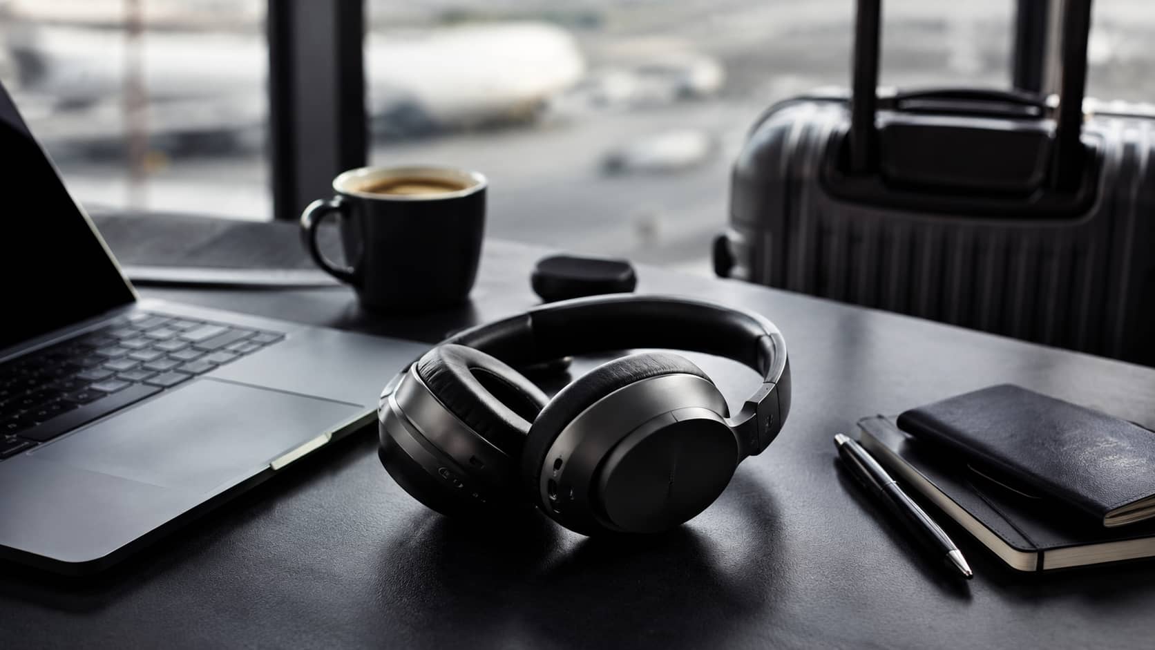 How to Choose Headphones for Travel and Work